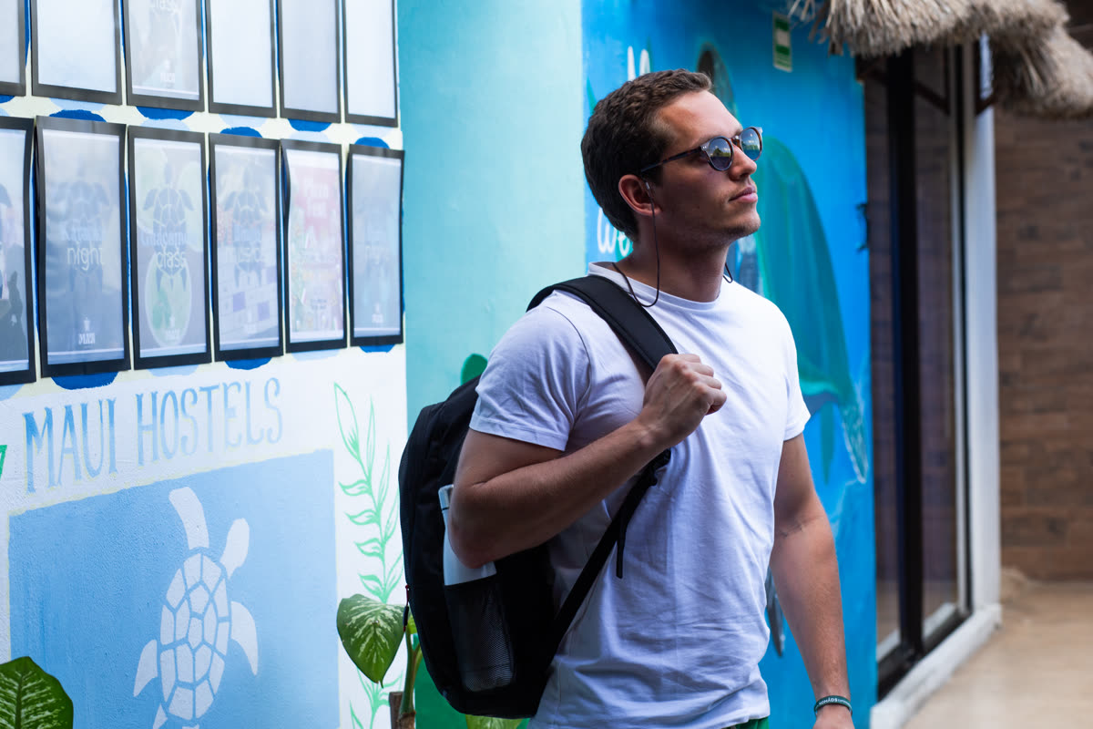 Social lounge at Maui Hostels Playa del Carmen – backpacker hangout