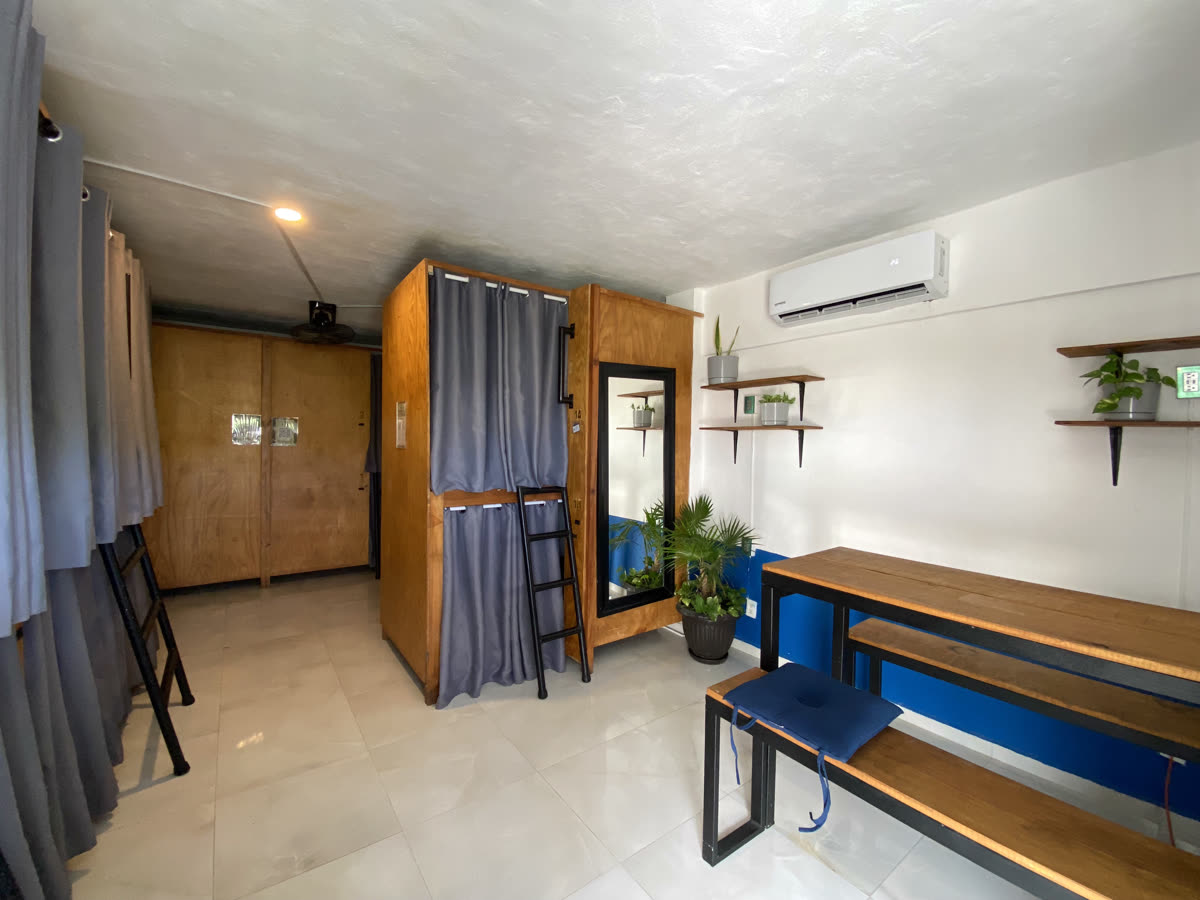 14-bed mixed dorm at Maui Hostels Playa del Carmen – affordable hostel
